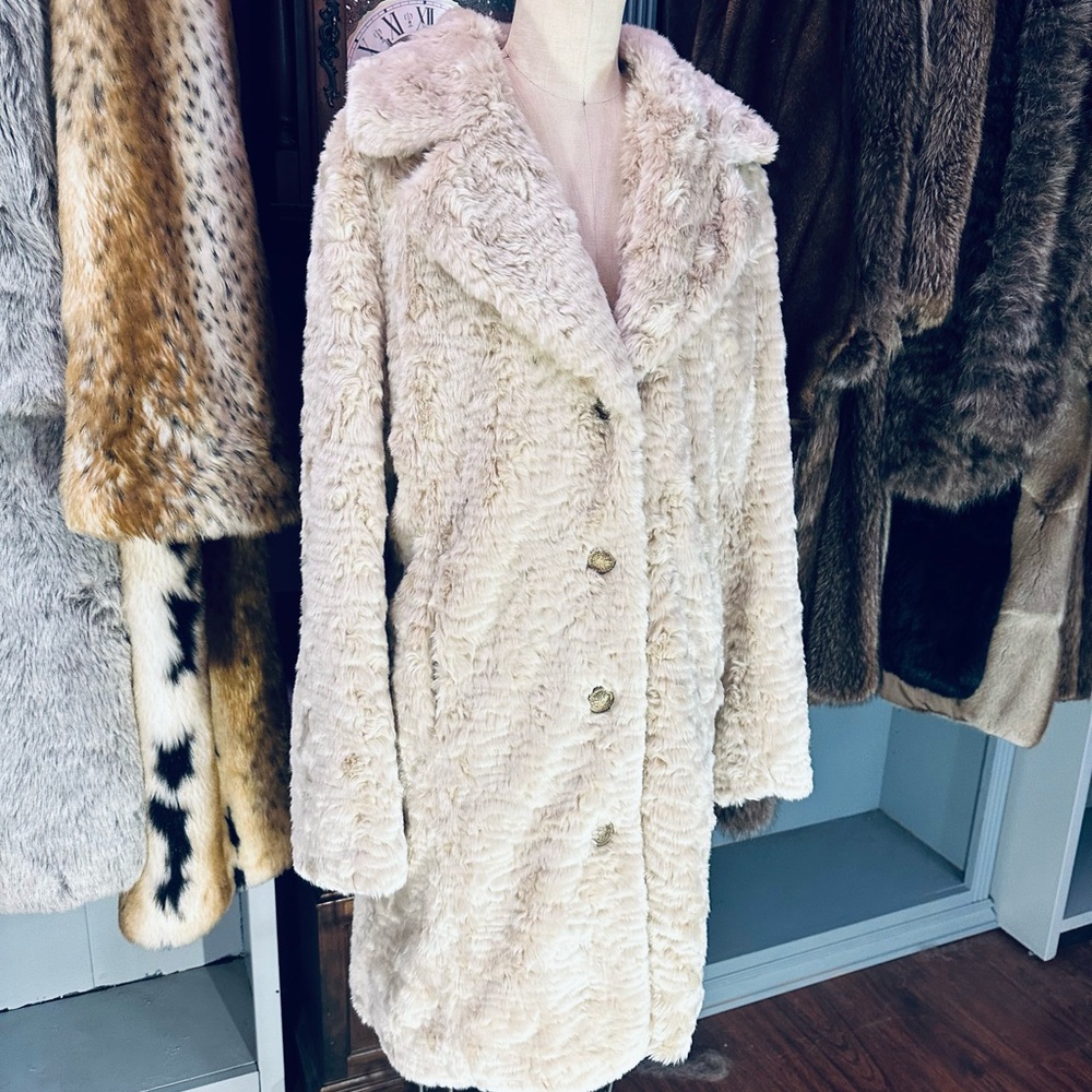 Donna Salyers Fabulous Furs Elegant Cream Faux Fur Coat - NEW